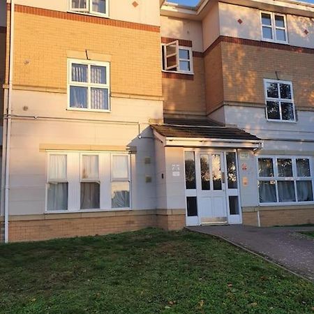Lovely 2-Bedroom Condo With Indoor Fire Place Londra Esterno foto