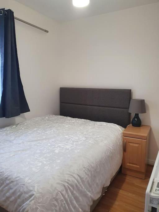 Lovely 2-Bedroom Condo With Indoor Fire Place Londra Esterno foto